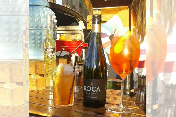 Ideas de tragos con espumantes y vinos blancos para probar en esta primavera